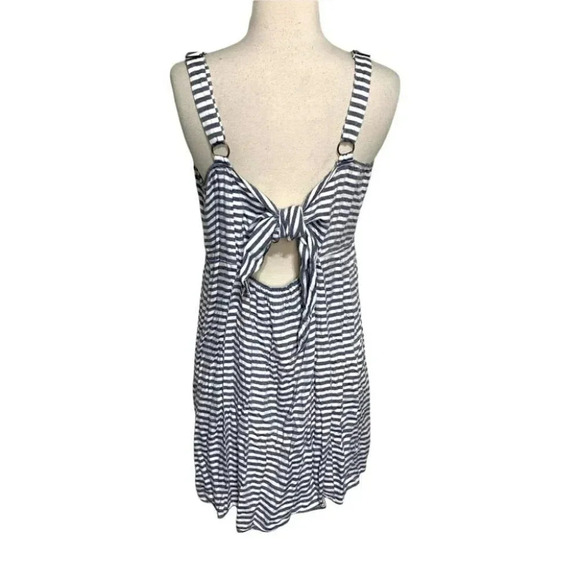 American Eagle XL black & white 100% viscose striped button front and knot back - Picture 5 of 7